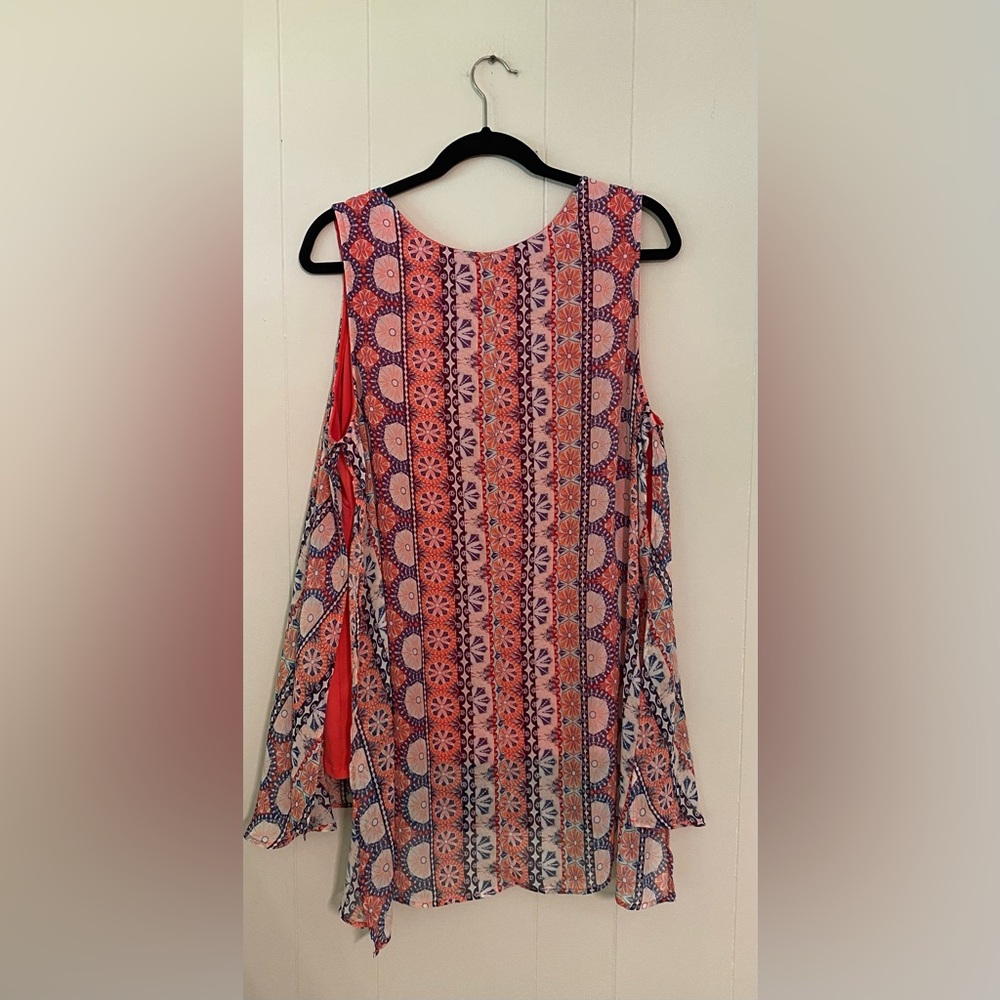 C Est 1946 Flouncy Breezy Pattern Tank Round Neck Slit Front & Side Size 18/20W‎ - Picture 4 of 5